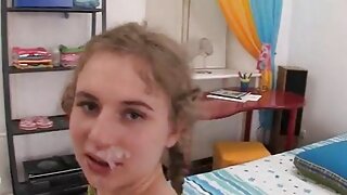 خوفناک نوجوان brunet ...