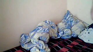 پتلی ہلکے بالوں والی ...