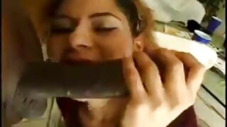 مقناطیسی brunette لڑ ...